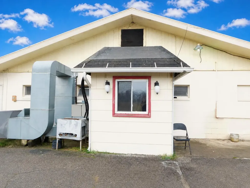 28102 M-152 Silver Creek Township MI 49047
