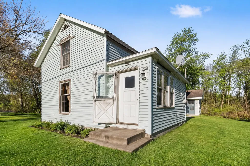 32458 County Road 665 Waverly Township MI 49079