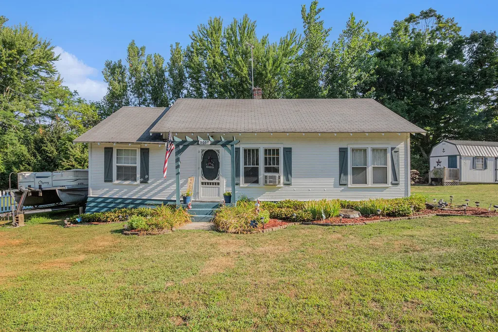 8663 Little Paw Paw Avenue Watervliet Township MI 49098