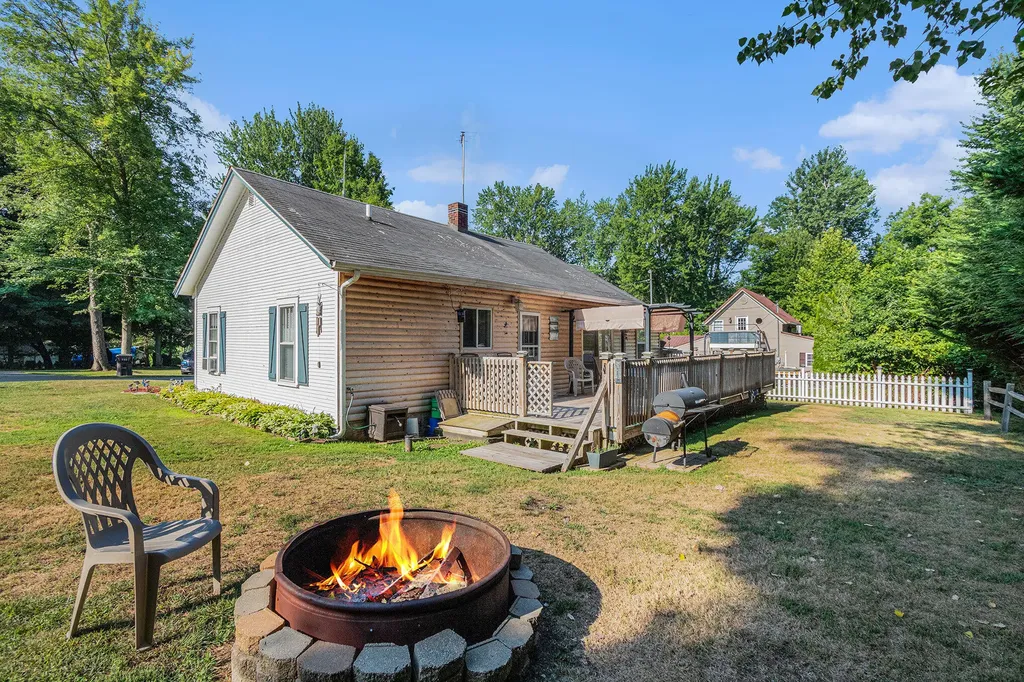 8663 Little Paw Paw Avenue Watervliet Township MI 49098