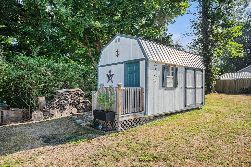 8663 Little Paw Paw Avenue Watervliet Township MI 49098