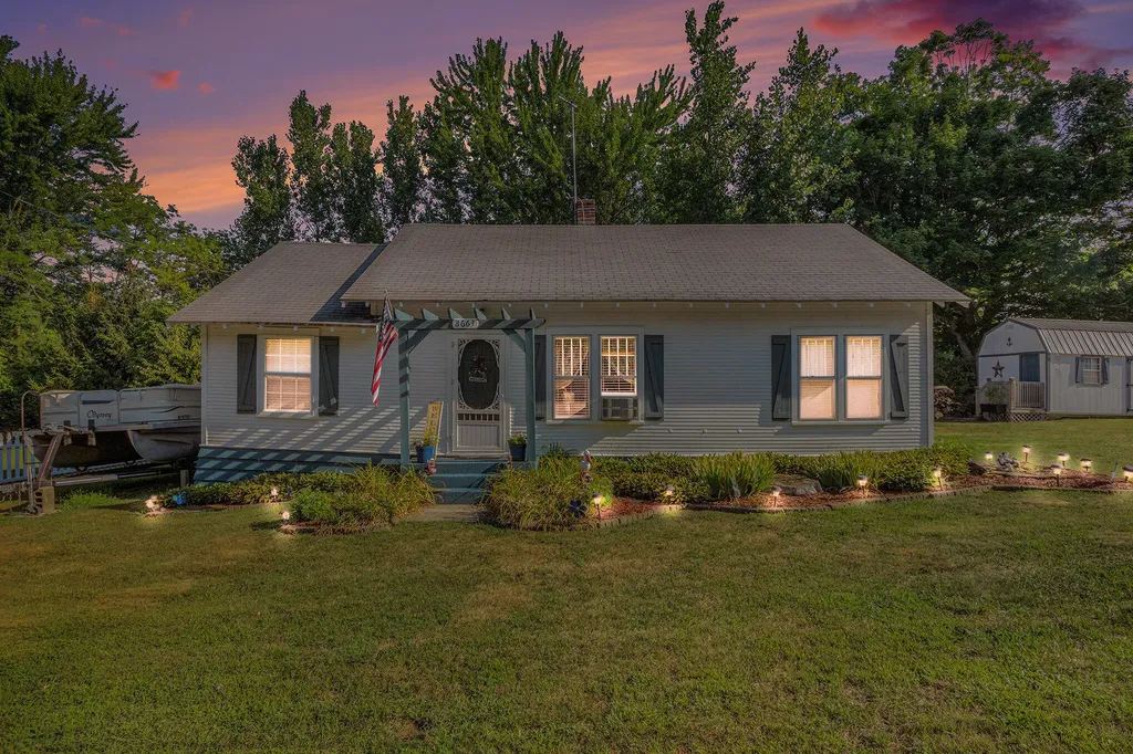 8663 Little Paw Paw Avenue Watervliet Township MI 49098