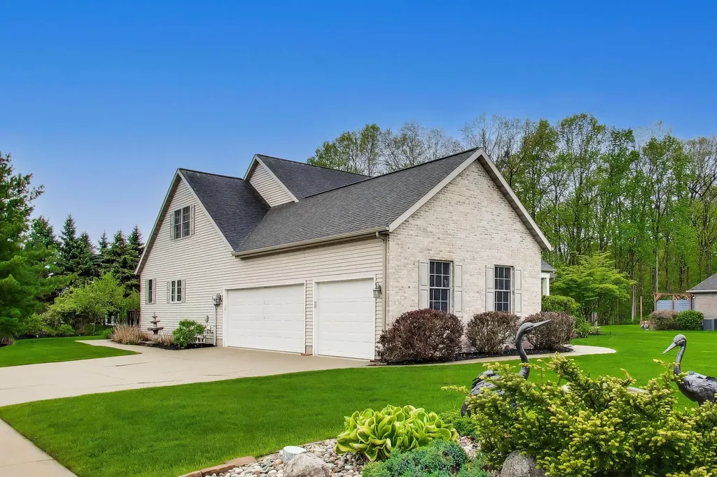 292 River Run Drive Royalton Township MI 49085