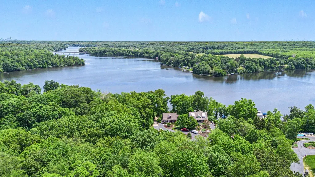 3411 Lake Chapin Drive Oronoko Charter Township MI 49103