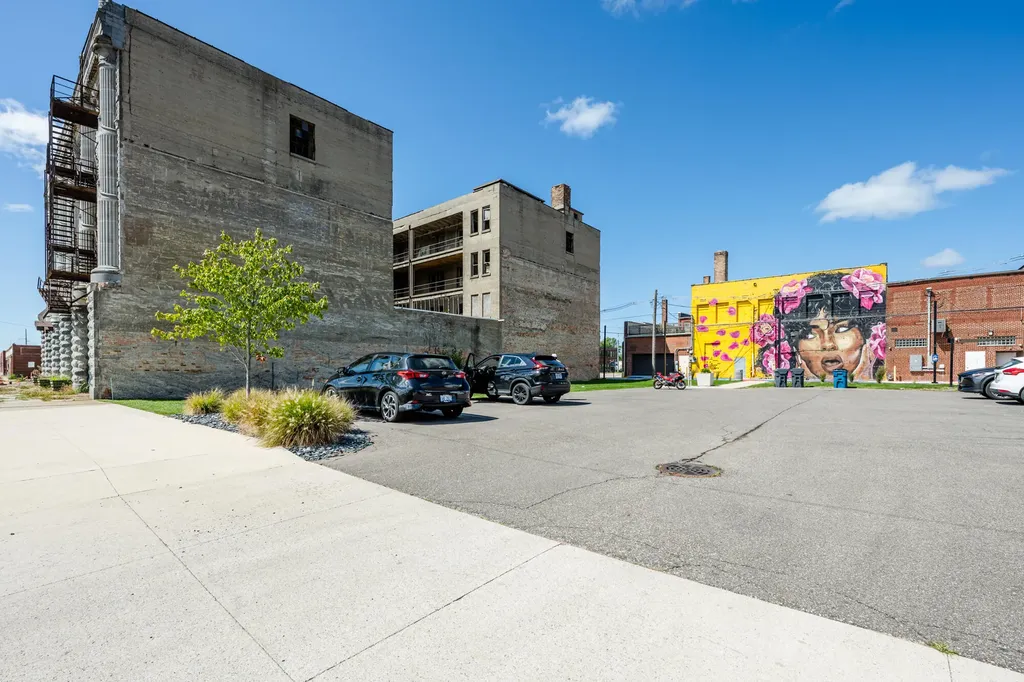 93 W Wall Street Benton Harbor City MI 49022