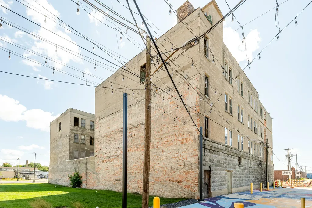 93 W Wall Street Benton Harbor City MI 49022