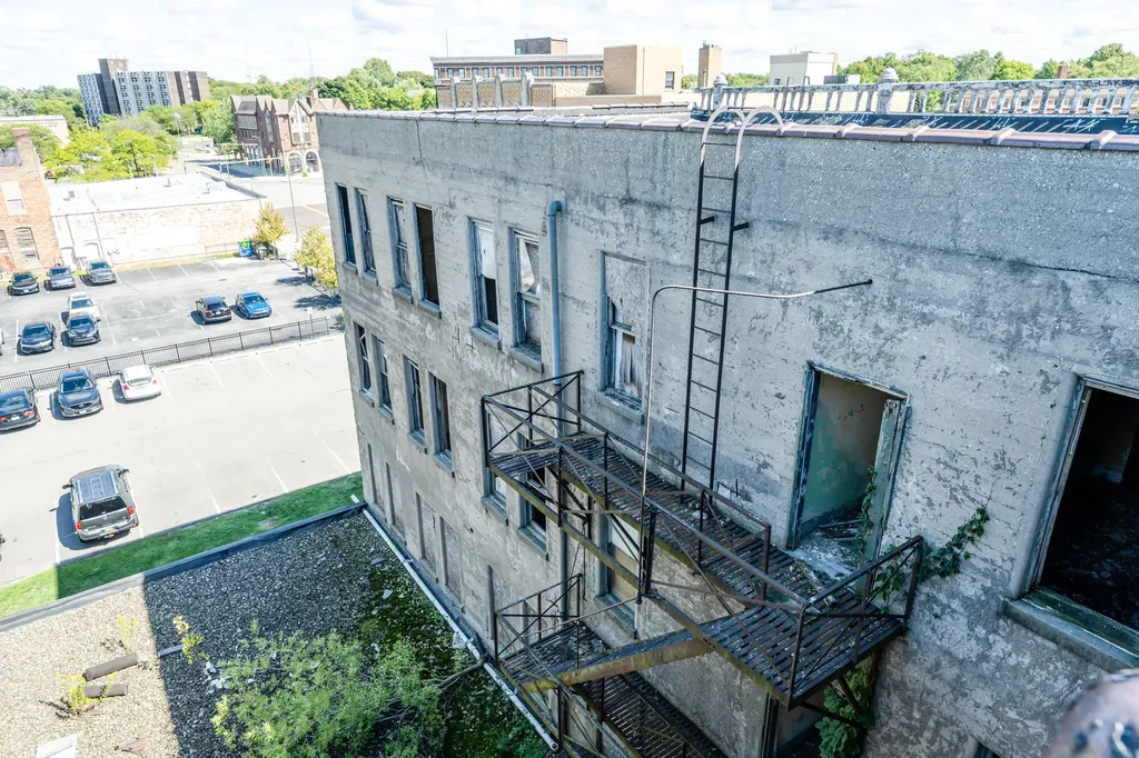 93 W Wall Street Benton Harbor City MI 49022