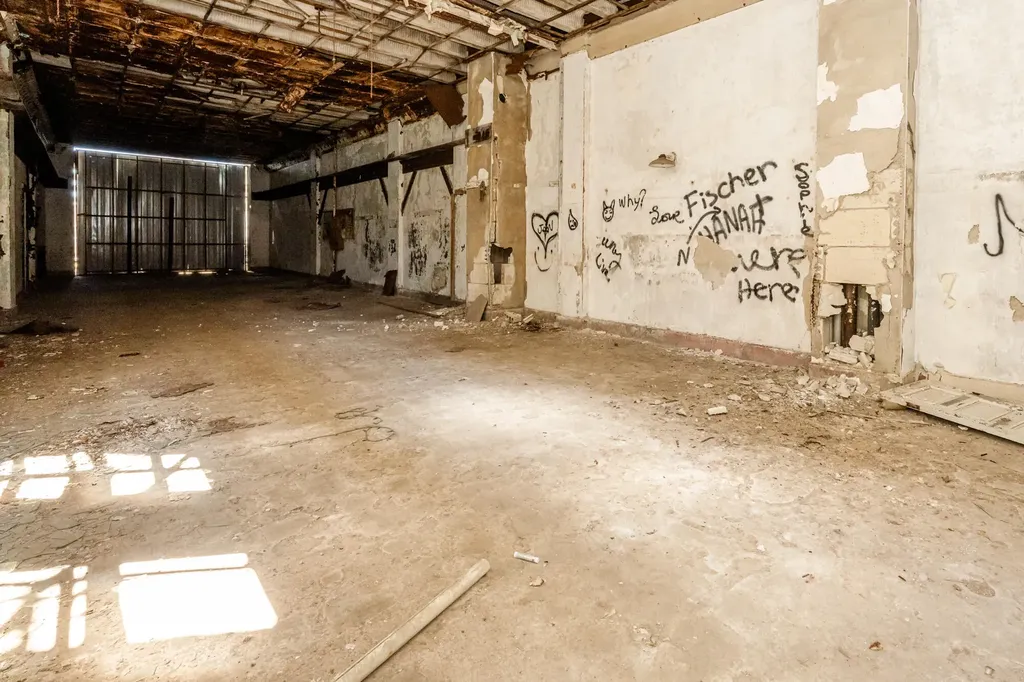 93 W Wall Street Benton Harbor City MI 49022