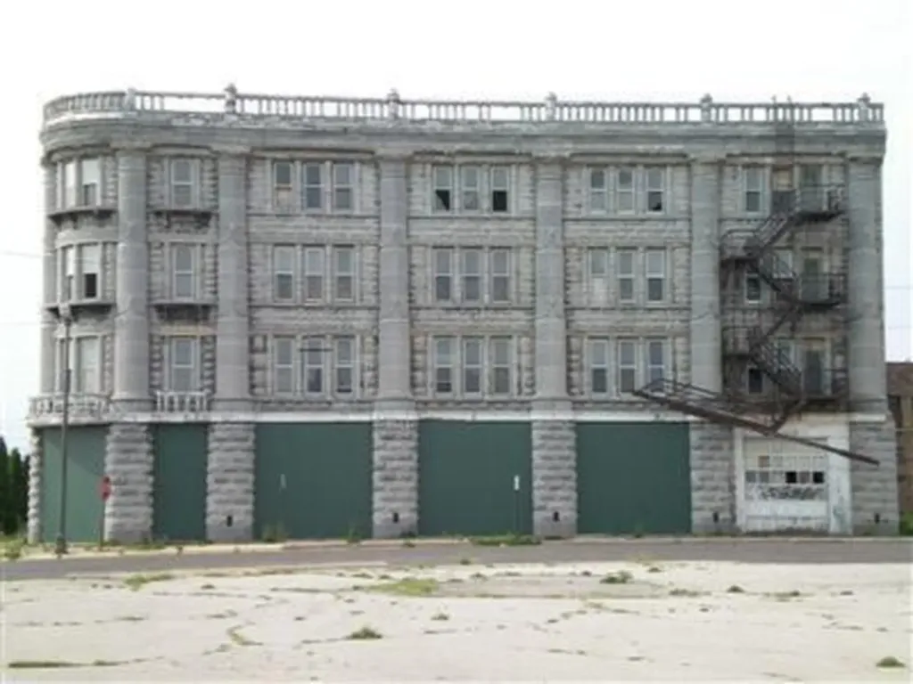 93 W Wall Street Benton Harbor City MI 49022