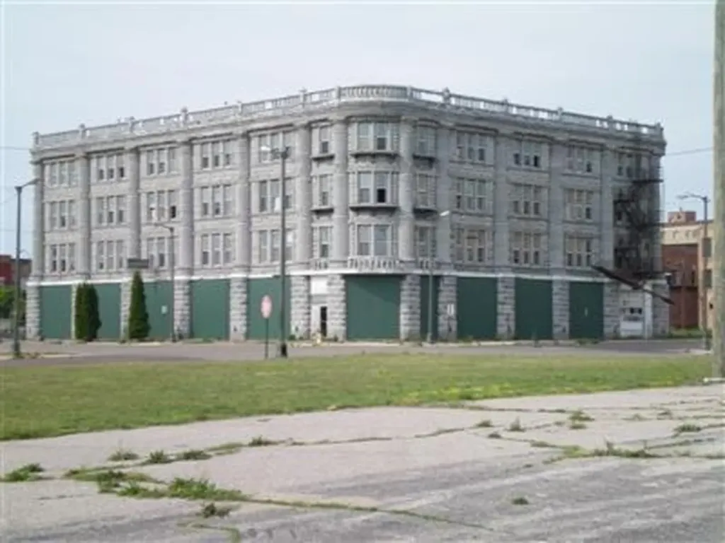 93 W Wall Street Benton Harbor City MI 49022
