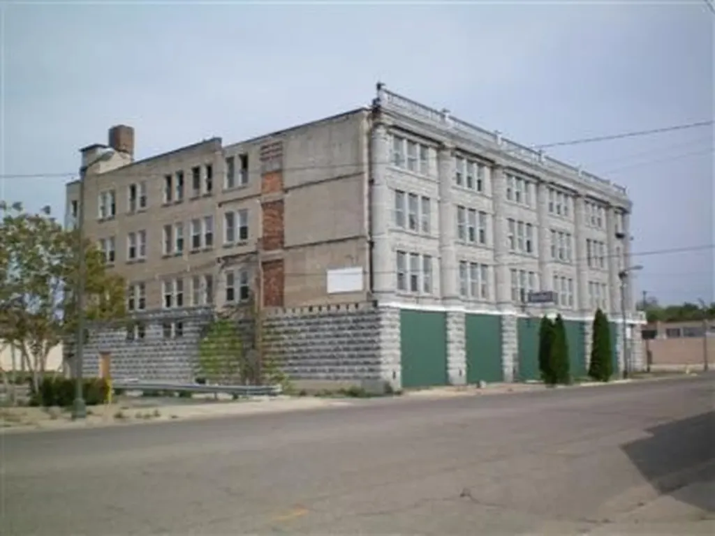 93 W Wall Street Benton Harbor City MI 49022