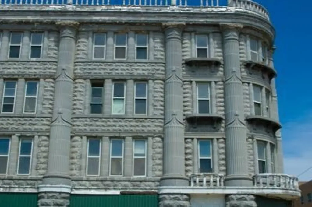 93 W Wall Street Benton Harbor City MI 49022