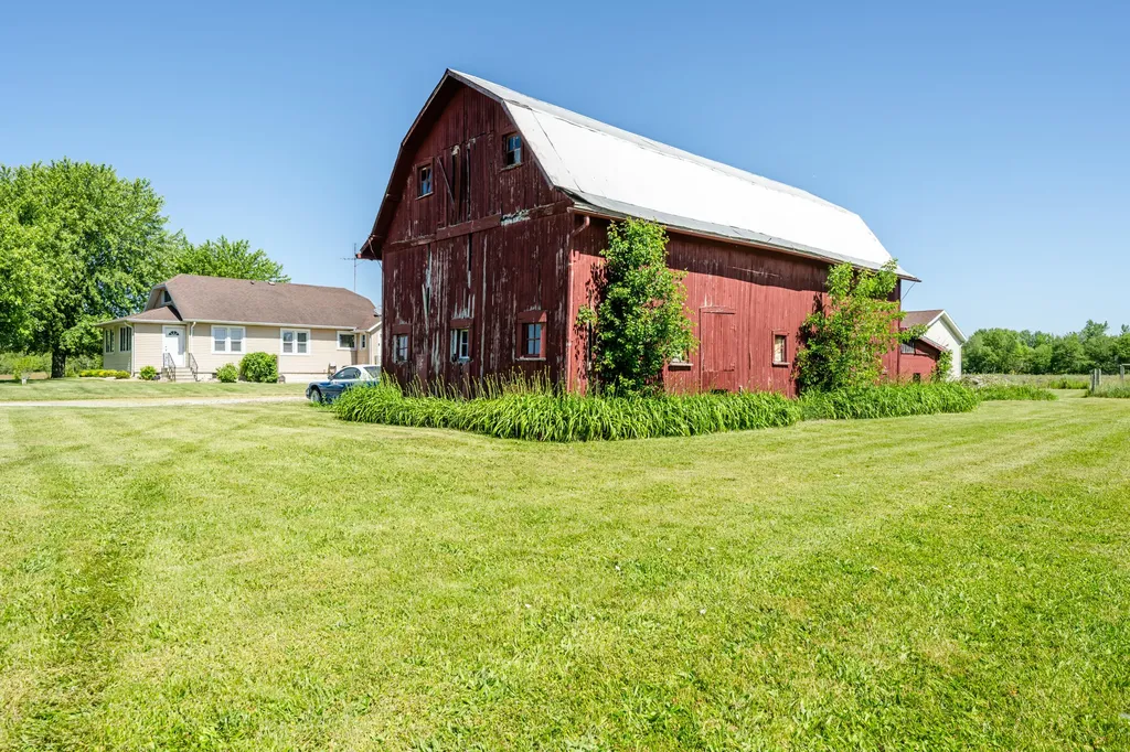 887 W Hinchman Road Baroda Township MI 49101