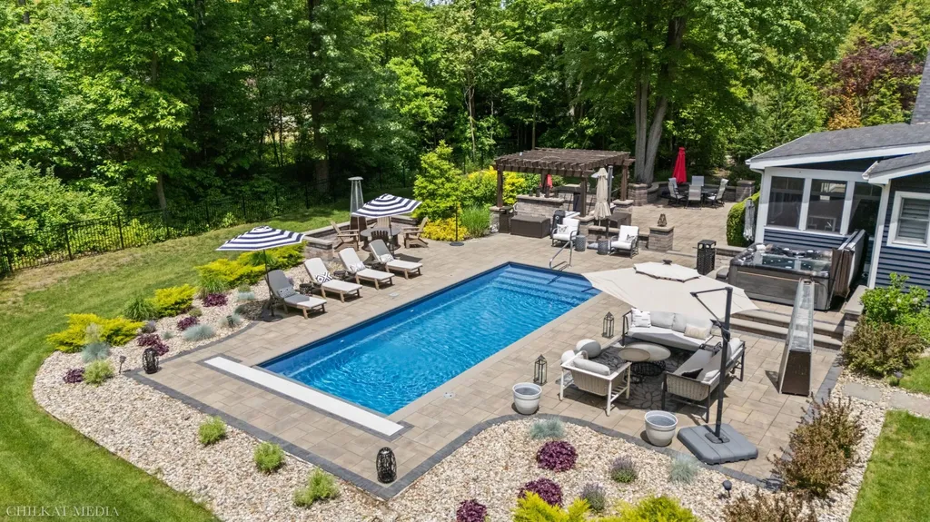 16636 Lakeshore Road New Buffalo Township MI 49129