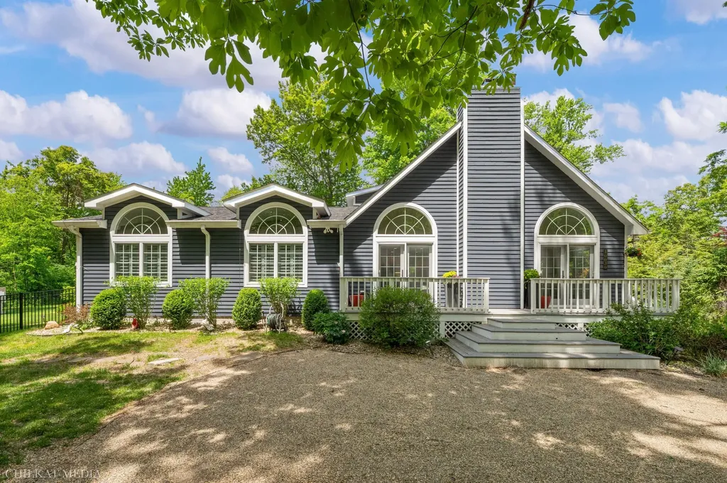 16636 Lakeshore Road New Buffalo Township MI 49129