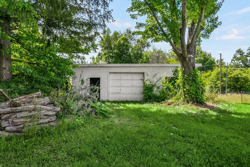 15684 Madron Lake Road Buchanan Township MI 49107