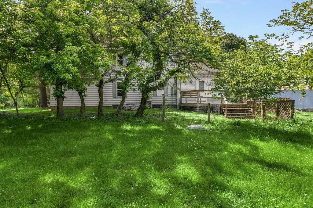 15684 Madron Lake Road Buchanan Township MI 49107