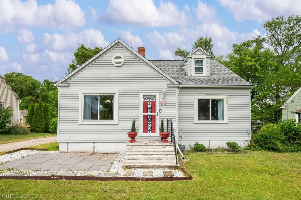 2225 S Cleveland Avenue St. Joseph Charter Township MI 49085