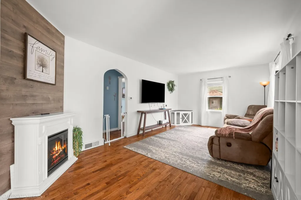 2225 S Cleveland Avenue St. Joseph Charter Township MI 49085