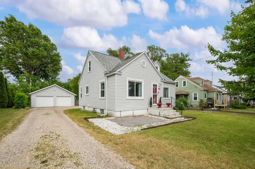 2225 S Cleveland Avenue St. Joseph Charter Township MI 49085