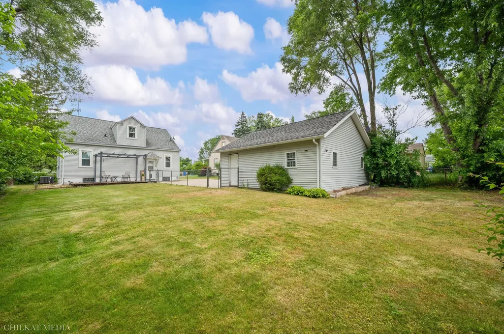 2225 S Cleveland Avenue St. Joseph Charter Township MI 49085