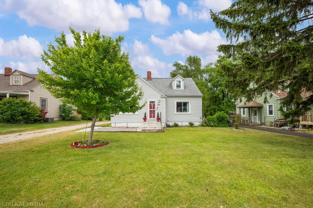 2225 S Cleveland Avenue St. Joseph Charter Township MI 49085