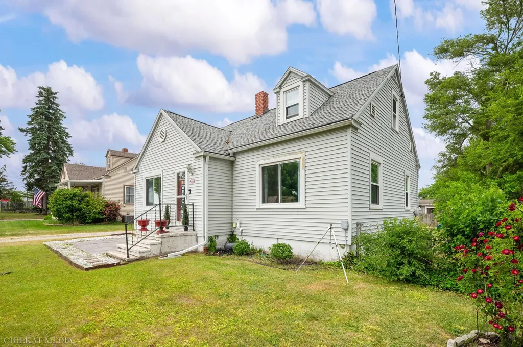 2225 S Cleveland Avenue St. Joseph Charter Township MI 49085