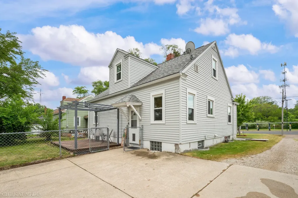 2225 S Cleveland Avenue St. Joseph Charter Township MI 49085