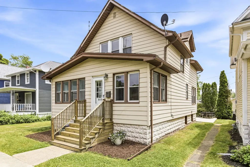 609 Wayne Street St. Joseph City MI 49085