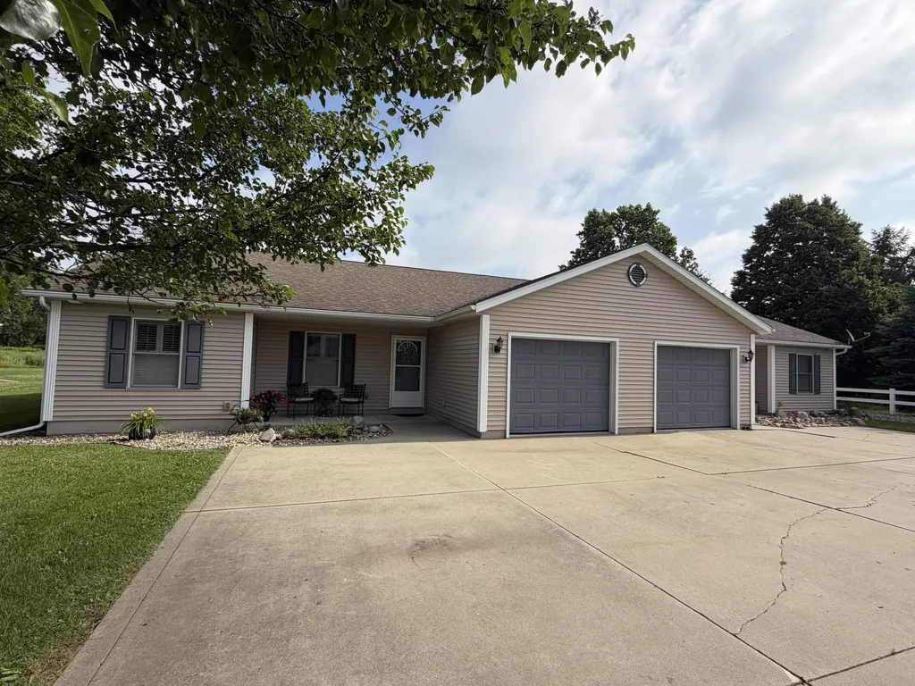 22710 Diamond Cove Street Lagrange Township MI 49031