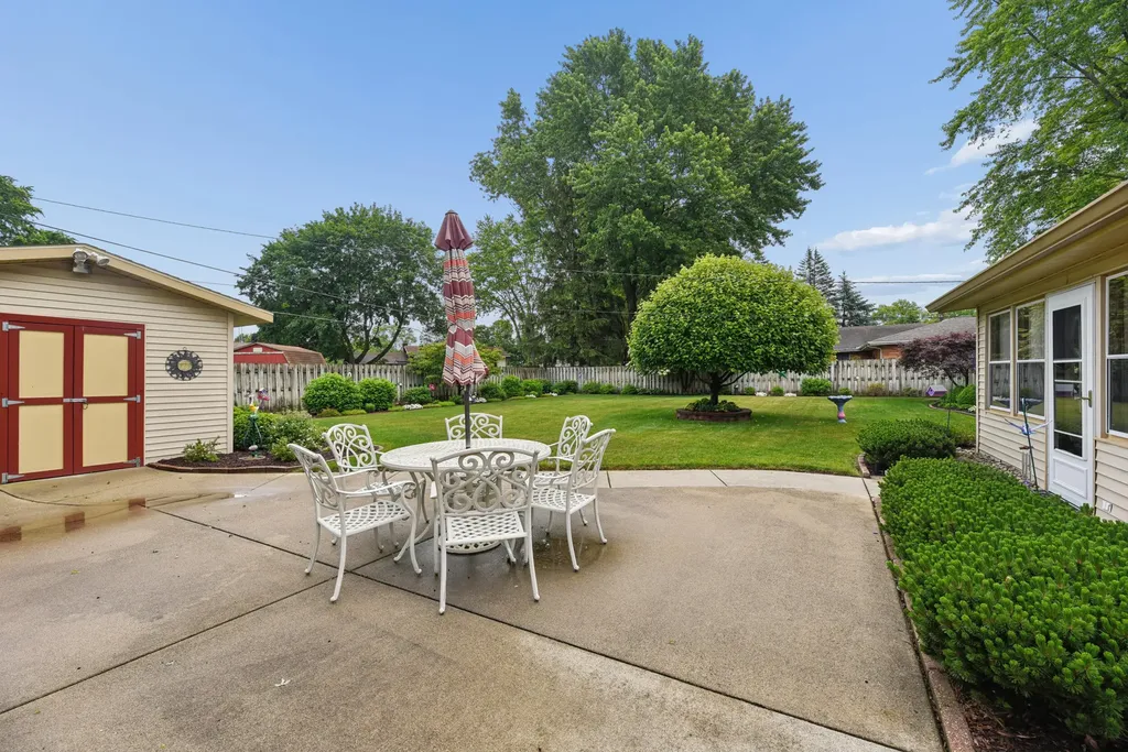5565 Mohican Drive Lincoln Charter Township MI 49127