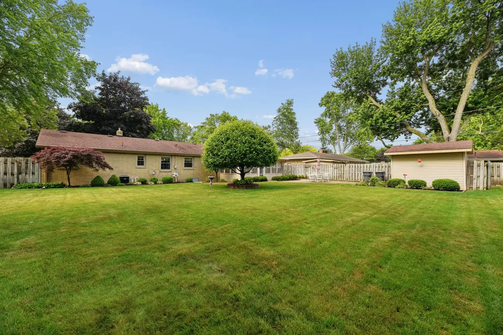 5565 Mohican Drive Lincoln Charter Township MI 49127