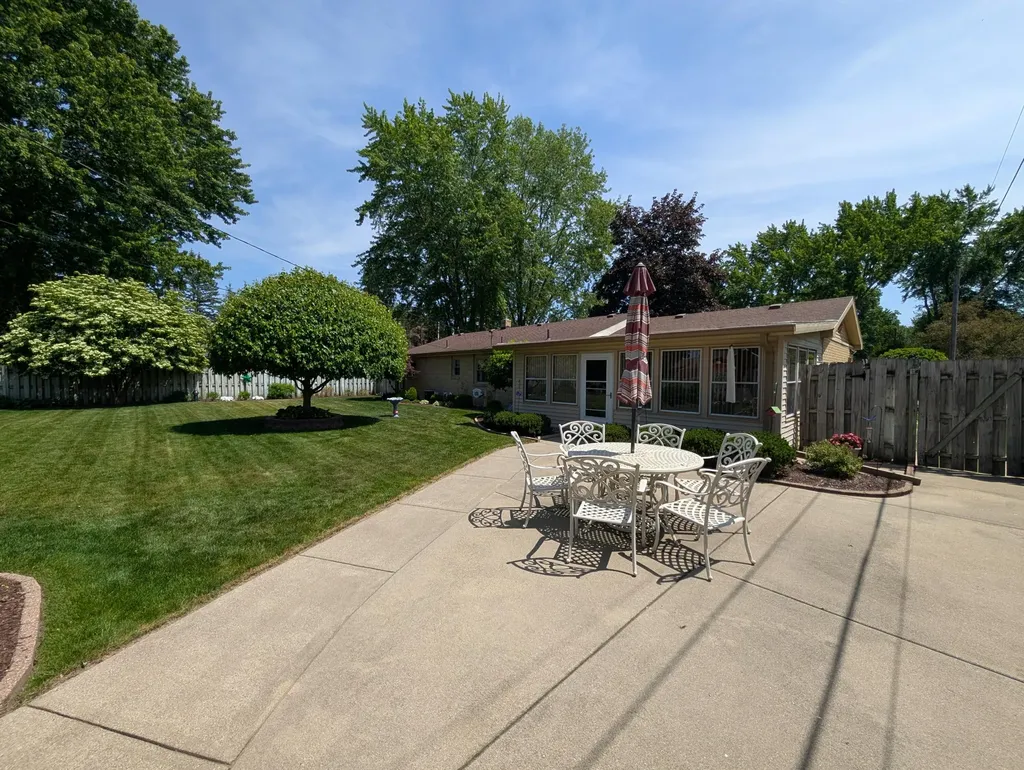 5565 Mohican Drive Lincoln Charter Township MI 49127