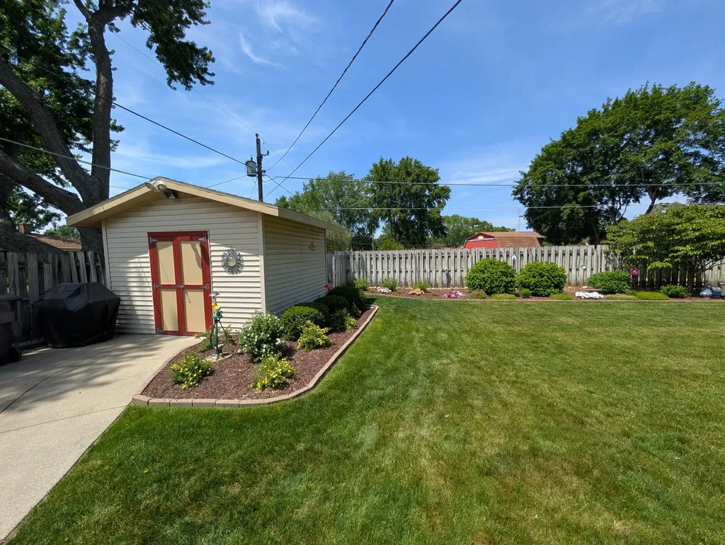 5565 Mohican Drive Lincoln Charter Township MI 49127