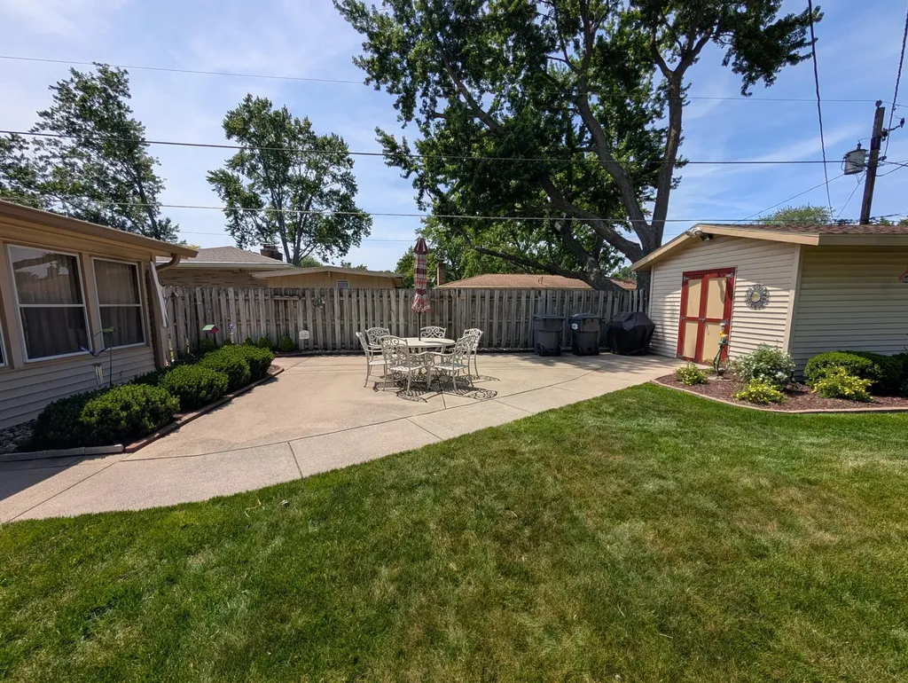 5565 Mohican Drive Lincoln Charter Township MI 49127