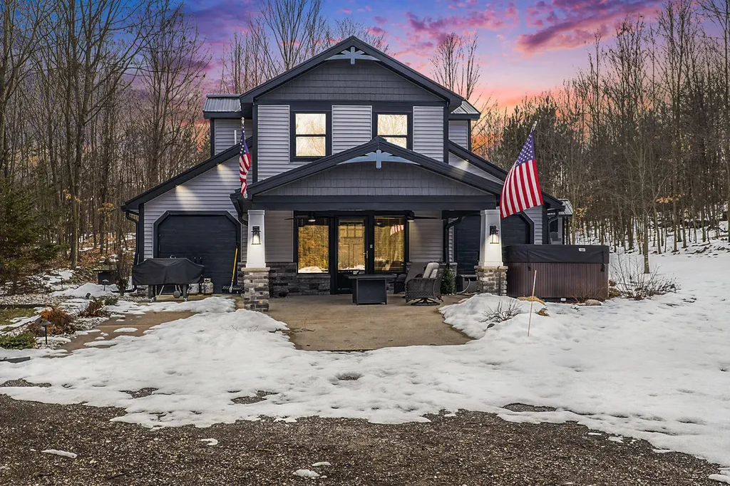 8851 E 8 Mile Road Dover Township MI 49656