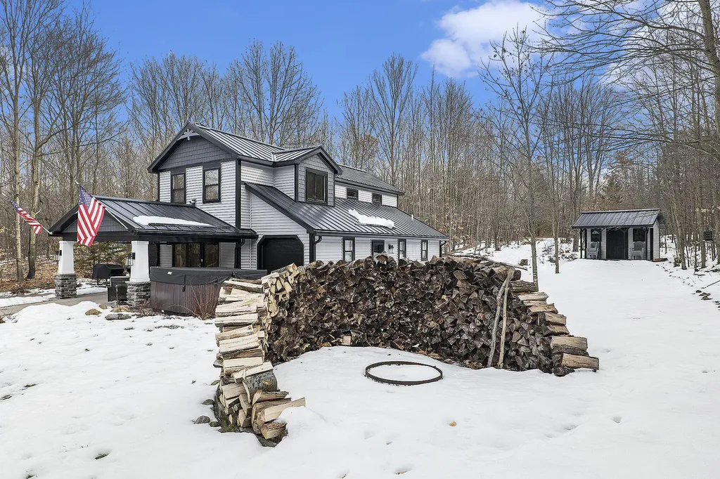 8851 E 8 Mile Road Dover Township MI 49656