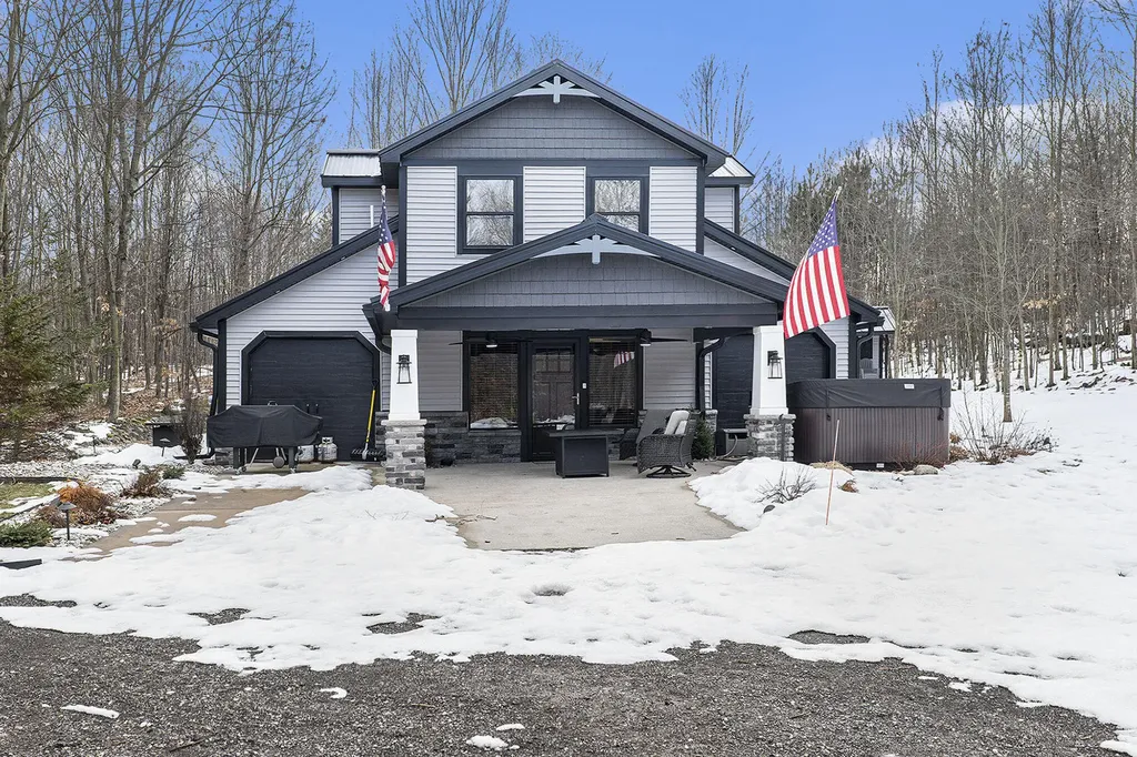 8851 E 8 Mile Road Dover Township MI 49656