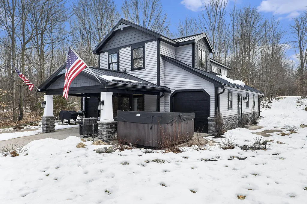 8851 E 8 Mile Road Dover Township MI 49656