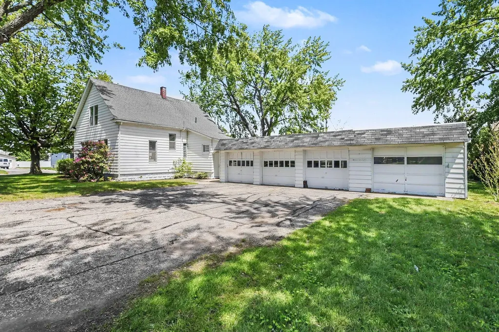 1368 W Lemon Creek Baroda Village MI 49101