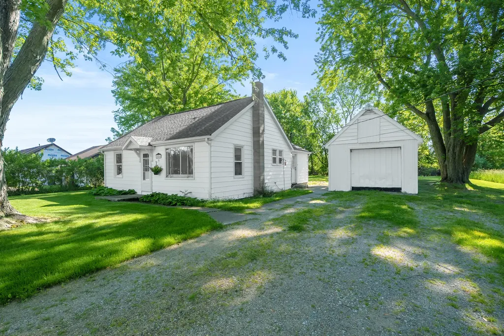 10561 Baldwin Road Lake Charter Township MI 49106