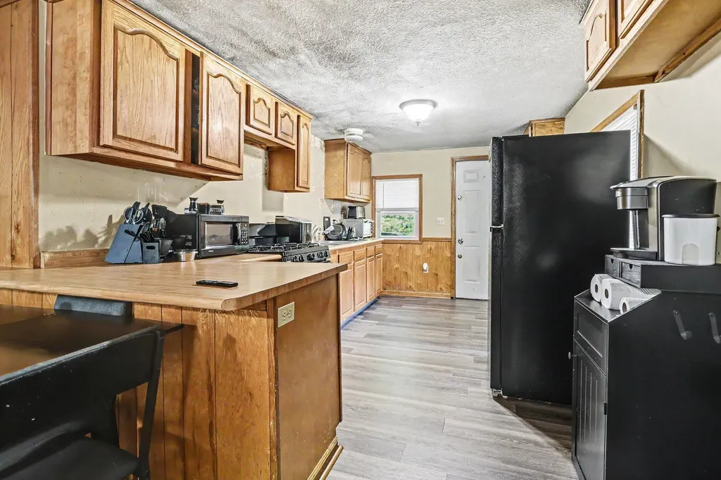 93402 Lee Street Keeler Township MI 49047