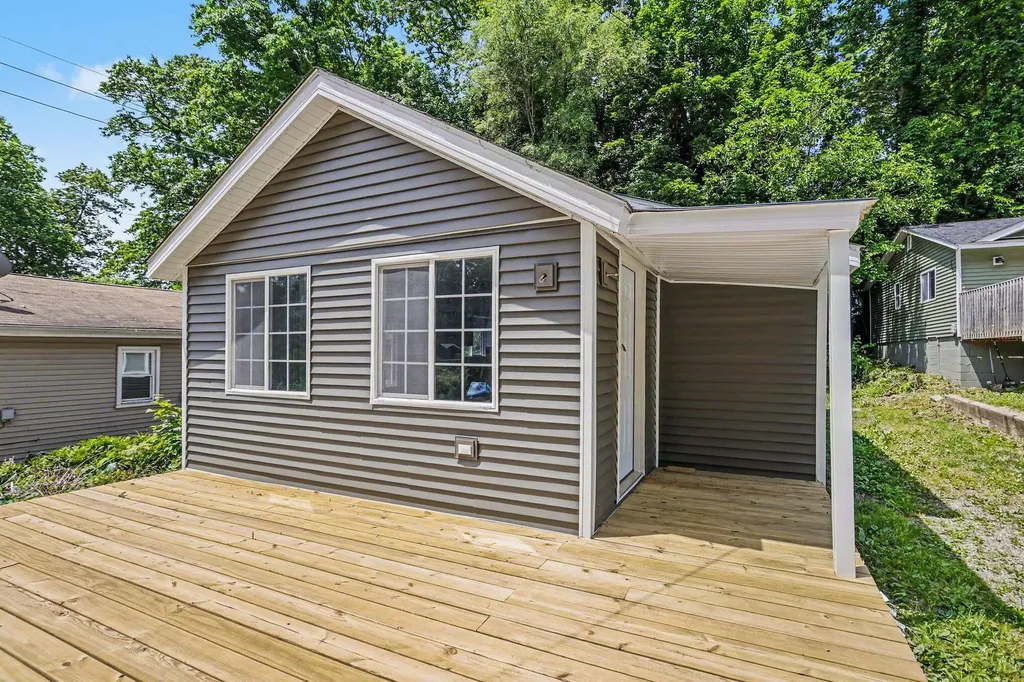 93402 Lee Street Keeler Township MI 49047