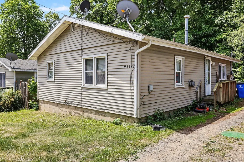 93402 Lee Street Keeler Township MI 49047