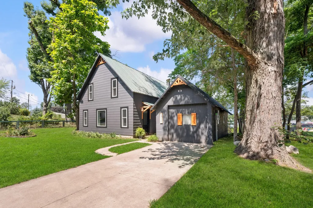 24948 Lake Shore Drive Wayne Township MI 49047