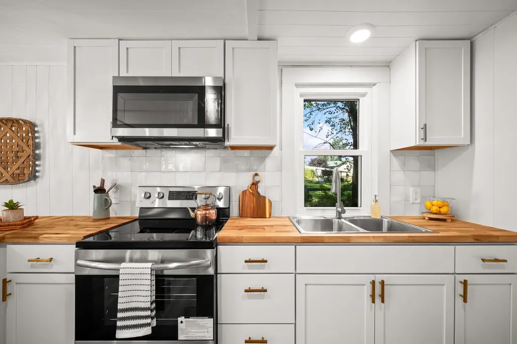 24948 Lake Shore Drive Wayne Township MI 49047