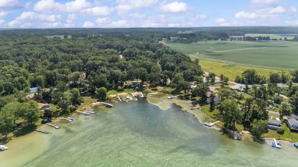 24948 Lake Shore Drive Wayne Township MI 49047