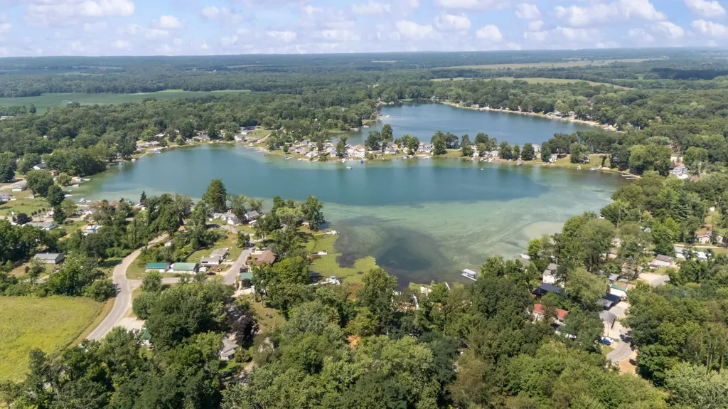 24948 Lake Shore Drive Wayne Township MI 49047