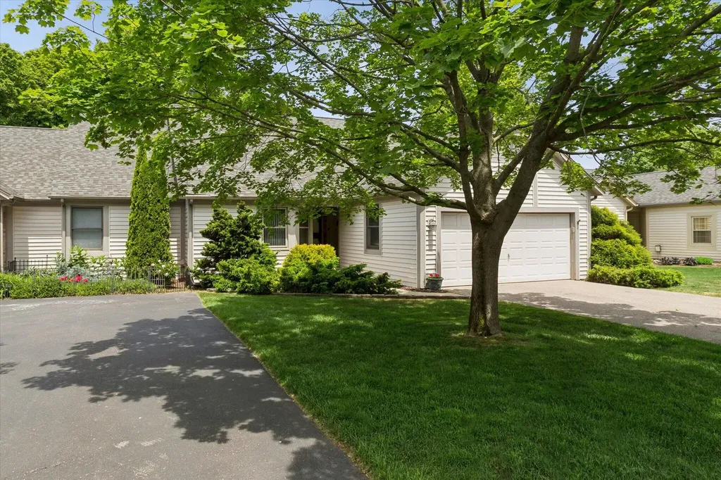 2443 Shoreham Highlands Street St. Joseph Charter Township MI 49085
