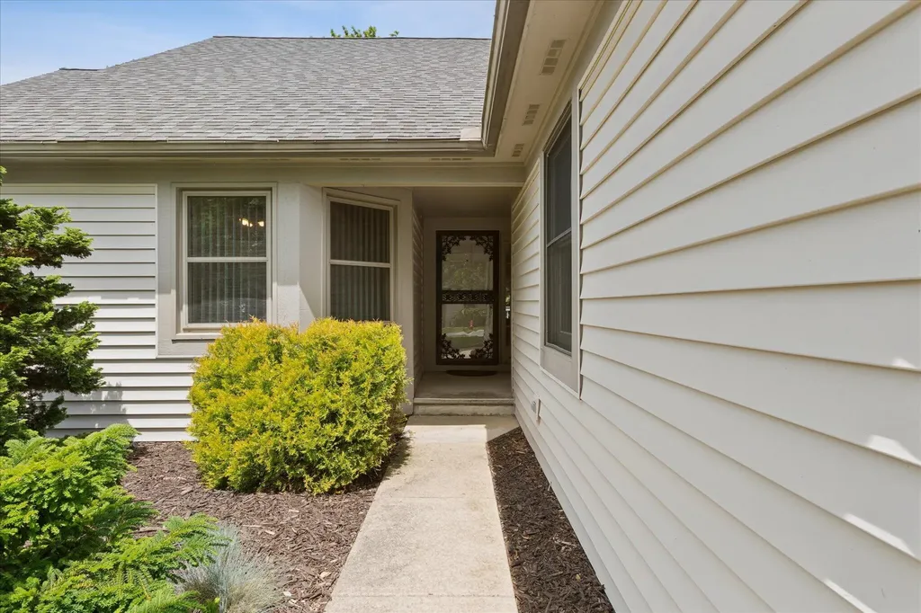 2443 Shoreham Highlands Street St. Joseph Charter Township MI 49085